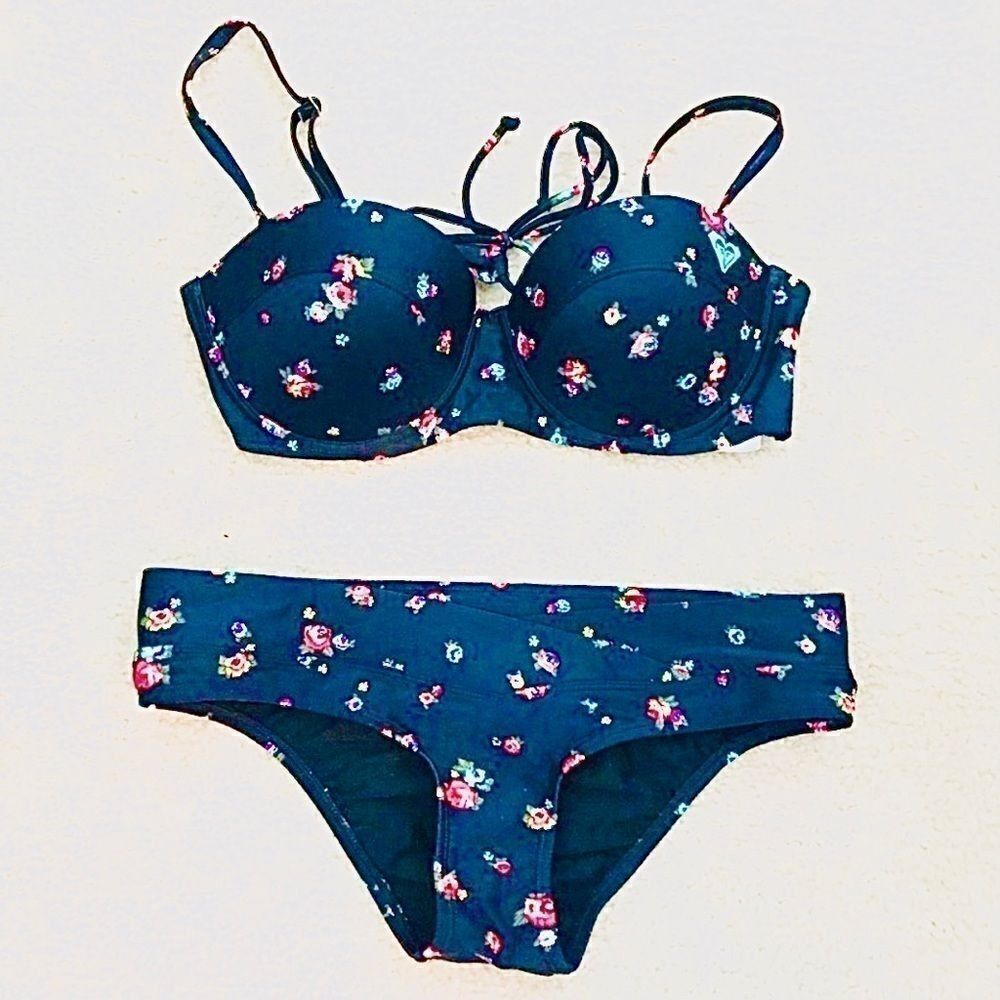 Vintage Y2K ROXY Floral print bikini top and bottom.